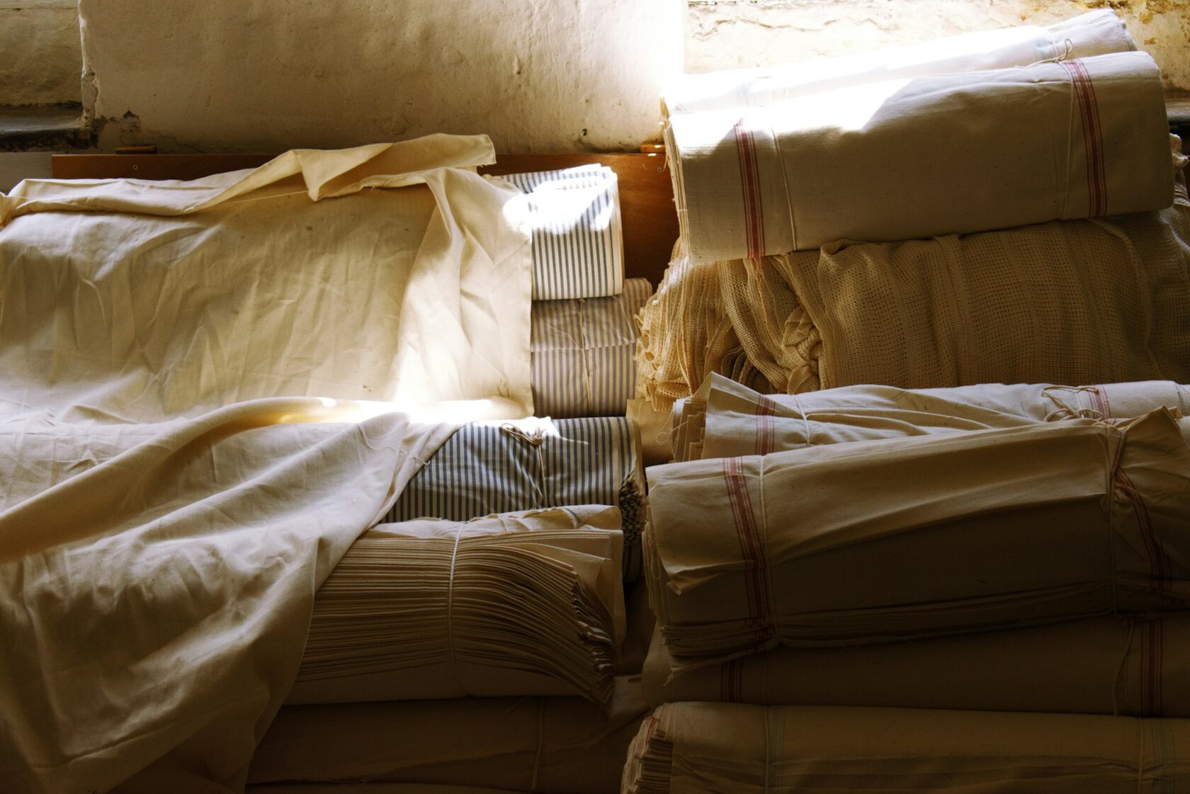 Roupa de cama branca impecável